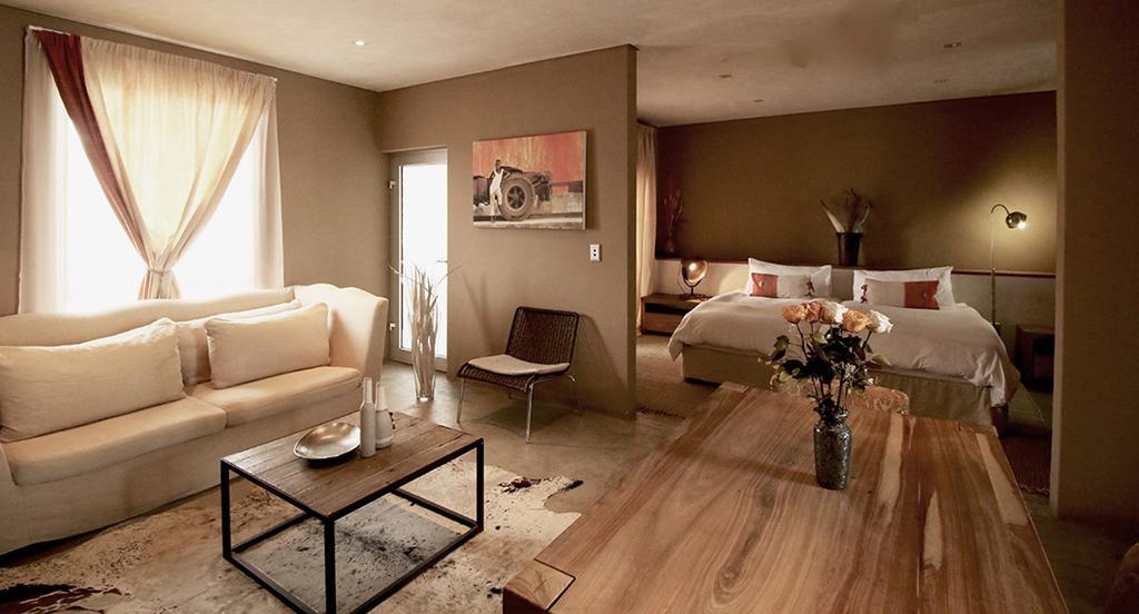 The Village Courtyard Suites & Executive Apartment Виндхук Экстерьер фото