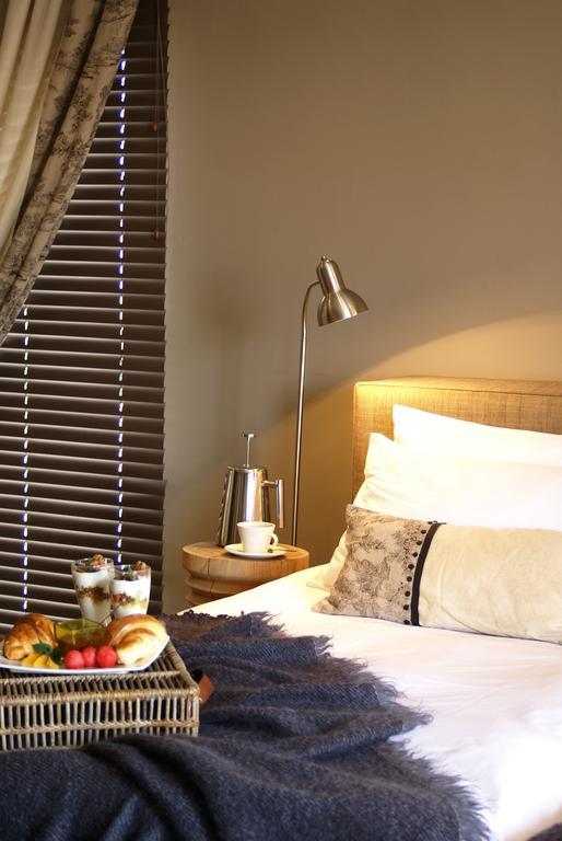 The Village Courtyard Suites & Executive Apartment Виндхук Экстерьер фото
