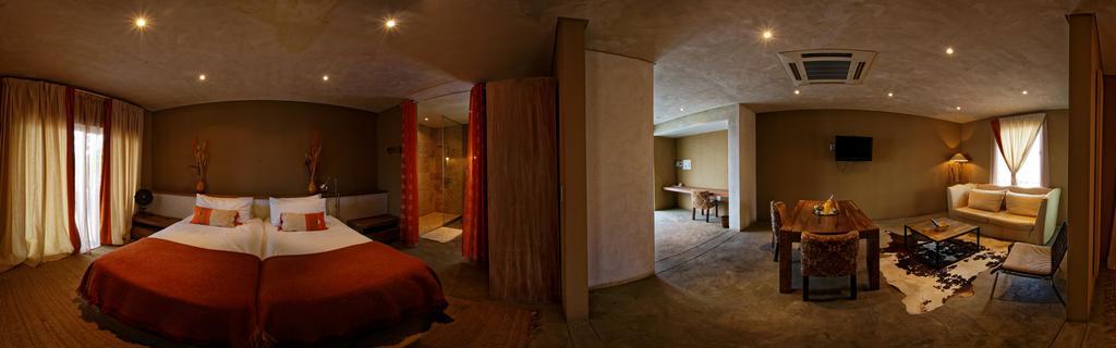 The Village Courtyard Suites & Executive Apartment Виндхук Экстерьер фото