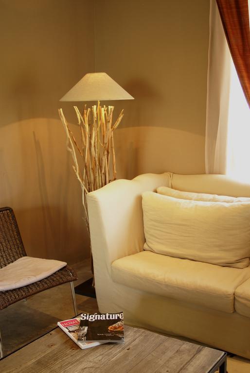 The Village Courtyard Suites & Executive Apartment Виндхук Экстерьер фото
