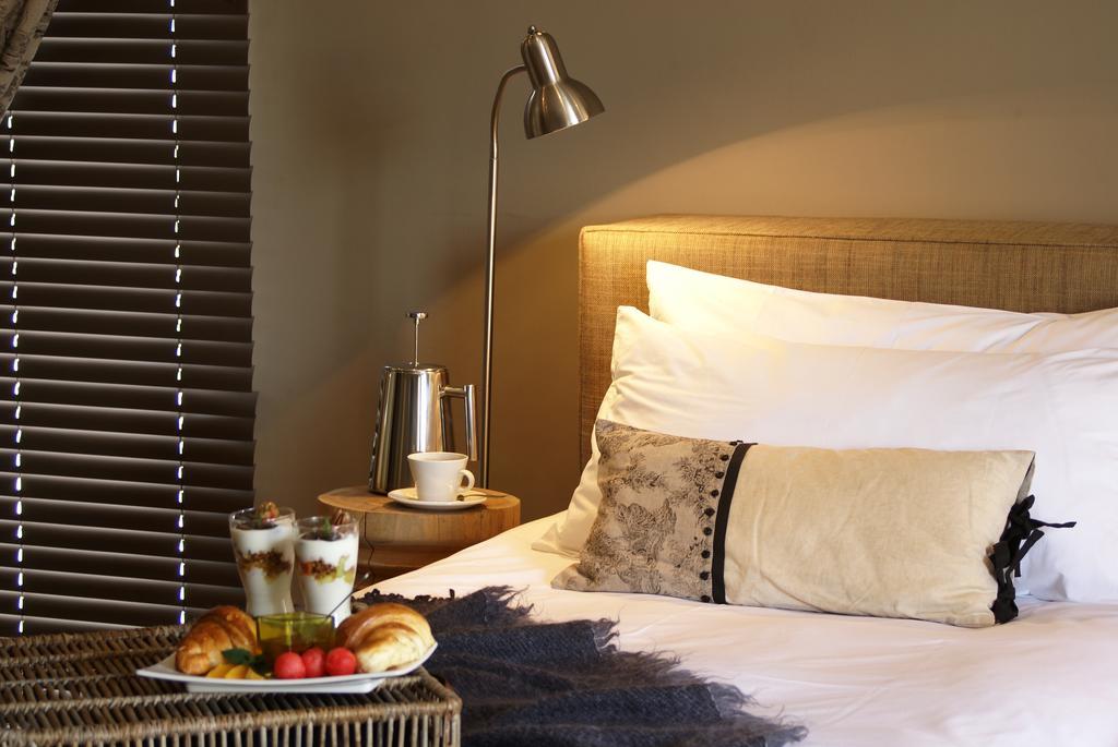 The Village Courtyard Suites & Executive Apartment Виндхук Экстерьер фото